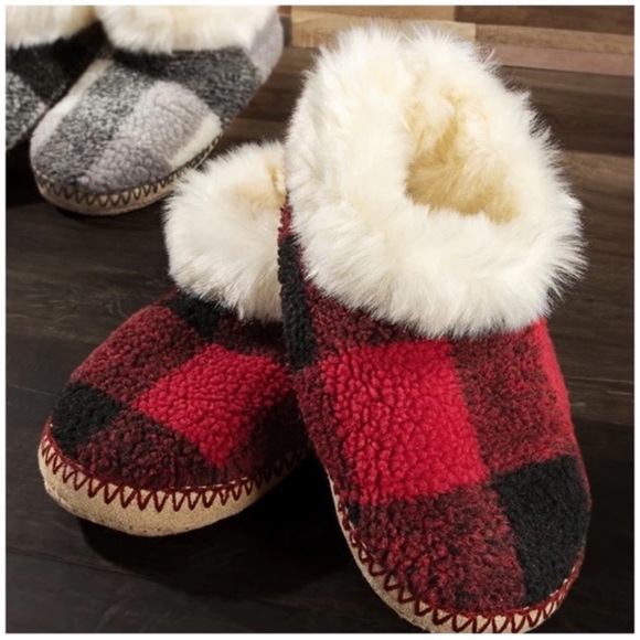 🍁New Red & Black Buffalo Plaid Check Faux Fur Comfy Women's Slippers🍁 - Picture 5 of 5